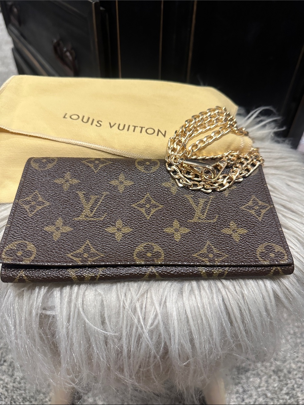🌸Vintage Louis Vuitton Monogram Pochette with Unbranded Gold Chain and charm. - Picture 6 of 13